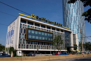 EXCLUSIV Raiffeisen își vinde sediul central din România, în care lucrează 1.500 de angajați. Rămâne chiriaș