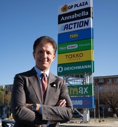 EXCLUSIV FOTO Gică Popescu vinde gigantului britanic M Core centrul comercial dezvoltat în Hunedoara