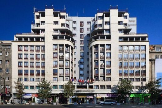 FOTO Celebru hotel din București intră în renovare. Istoricul Ambasador, cumpărat de celebra familie Julius Meinl în tranzacție anunțată de Profit.ro, a primit avizul. Cum va arăta, când va fi deschis și sub ce denumire