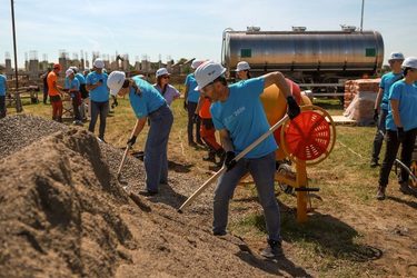 Habitat for Humanity, CEO Build. La un moment dat, orice formă de succes ajunge să se întâlnească cu întrebarea: “Și mai departe?”. Despre Construcție, Sens, Comunitate