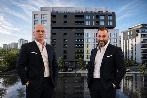 EXCLUSIV FOTO Poveste ca ruptă din film. Vasluianul care a plecat la muncă în Marea Britanie ca să-și plătească datoriile în faliment revine puternic pe piața imobiliară din România