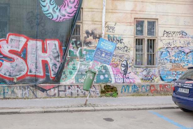 FOTO Proprietari de locuințe notificați. Bucureștiul lansează planul Curățăm Graffiti de pe aproape 100 de clădiri aflate în zone protejate