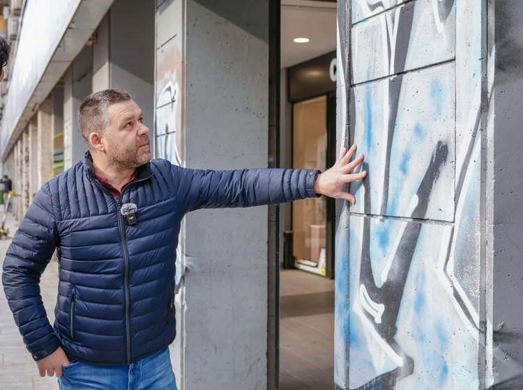 FOTO Proprietari de locuințe notificați. Bucureștiul lansează planul Curățăm Graffiti de pe aproape 100 de clădiri aflate în zone protejate