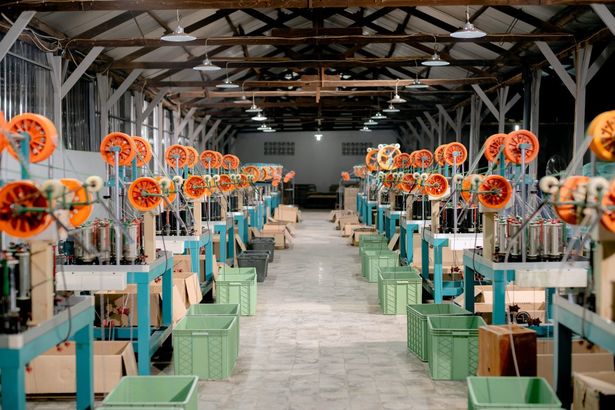 Producători asiatici, în special chinezi, analizează România. Producția câștigă teren pe piața industrială și logistică. 