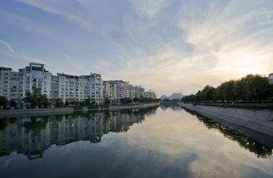 Prețurile locuințelor ating un nou maxim, dar în termeni reali creșterea a fost aproape anulată de inflație. Tranzacțiile au scăzut 