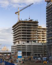 Construcțiile din România, lângă maxime istorice, dar dependența de investițiile publice se accentuează. Revin presiunile și scumpirile