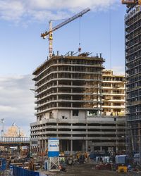Construcțiile din România, lângă maxime istorice, dar dependența de investițiile publice se accentuează. Revin presiunile și scumpirile