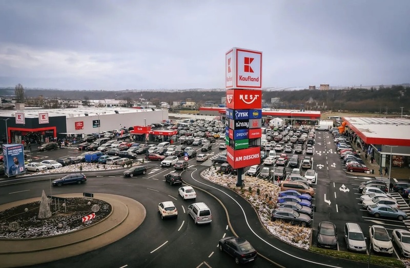 FOTO Tranzacție surpriză în România: Unul dintre bogații Cehiei intră pe piața imobiliară după o tranzacție cu doi foști directori Lidl CONFIRMARE