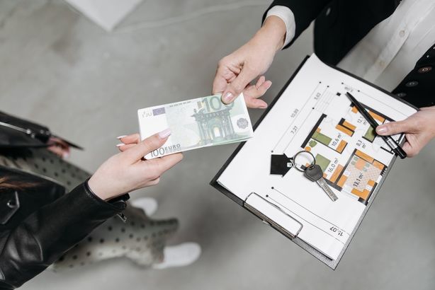 Investiții străine în România. Tranzacțiile imobiliare reprezintă a doua cea mai importantă destinație sectorială a capitalului străin din România GRAFIC