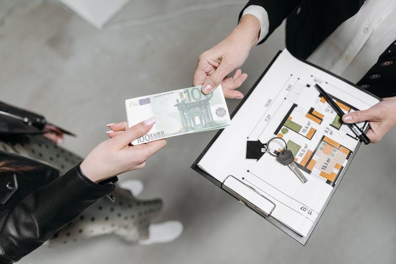 Investiții străine în România. Tranzacțiile imobiliare reprezintă a doua cea mai importantă destinație sectorială a capitalului străin din România GRAFIC