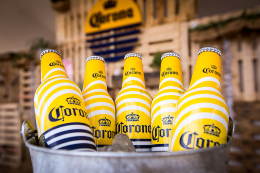 AB InBev ar putea fi nevoită să renunțe la cea mai bine vândută bere din lume pentru a prelua SABMiller