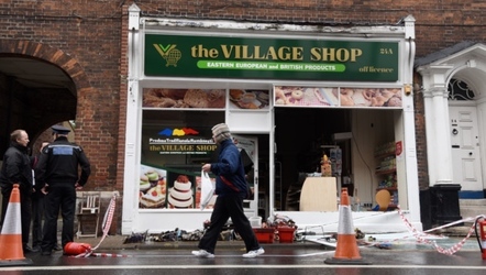 24.000 de lire: valoarea donațiilor efectuate în 24 de ore către românii al căror magazin a fost incendiat în Norwich