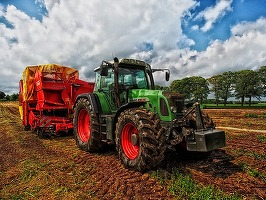 Consiliul Concurenței investighează o posibilă înțelegere pe piața comercializării de mașini și utilaje agricole. Ce companii sunt investigate 