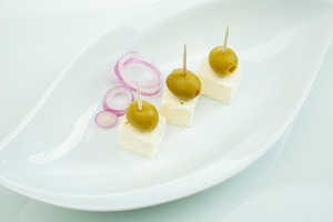 Șocant: Patronat - Mici producători pun căcăreze de oaie în laptele de vacă, pentru a-i da miros specific și a înșela consumatorii 