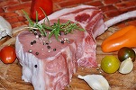 Carnea de porc va fi mai scumpă cu 15-20% de Sărbători, ca urmare a deficitului din UE și a deprecierii leului