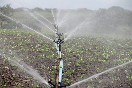Măsură adoptată pentru toți agricultorii: Apa de irigații, folosită fără niciun fel de taxe