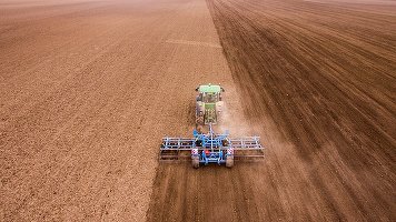 Tinerii fermieri pot beneficia de o suprafață de până la 50 de hectare concesionată din proprietatea statului