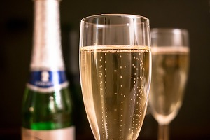 Pandemia a provocat prima scădere a exporturilor UE de vin spumant din ultimul deceniu