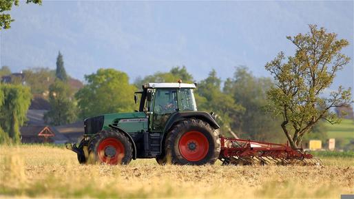 Hectarul de teren arabil în România s-a scumpit de cinci ori în zece ani
