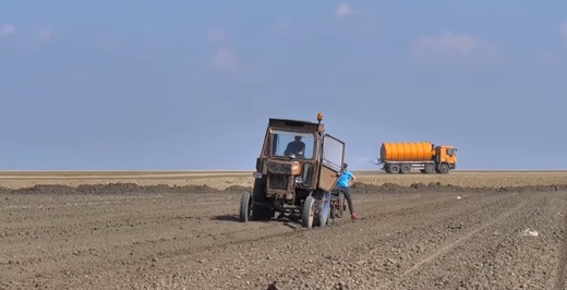 VIDEO Agro TV: Autostrada face pagubă în… usturoi