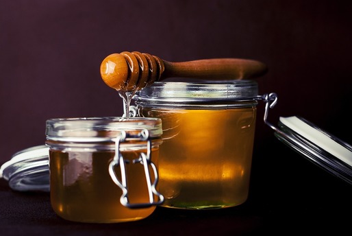 Operațiunea ”Stupul”: aproape jumătate din mierea importată în UE e contrafăcută