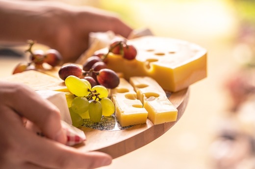 Unele produse lactate din supermarketuri ar conține ingrediente nereglementate încă, susțin specialiștii. Ministrul Agriculturii cere controale la sânge