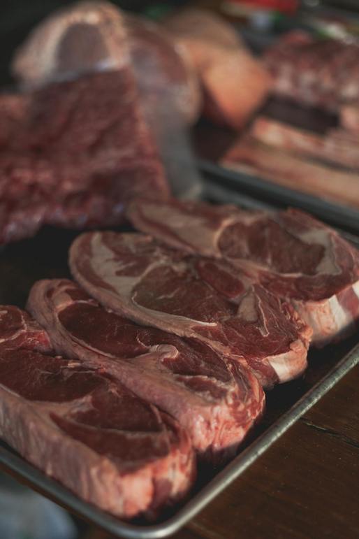 China a lansat o anchetă antidumping privind importurile de carne de porc din UE