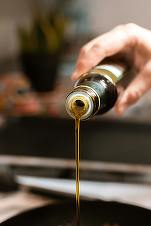 Spania elimină taxa pe vânzări la uleiul de măsline, după ce prețul a crescut cu aproape 300%