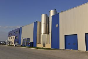Unul dintre cei mai mari producători de lactate din România investește peste 40 de milioane de euro în construcția unui centru logistic lângă Brașov