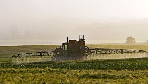 VIDEO Percheziții într-un caz privind delapidarea unor cantități importante de îngrășăminte și pesticide de la o societate comercială. Prejudiciu de peste șapte milioane de lei