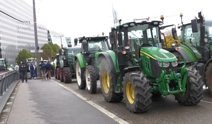 Protest al fermierilor, între care s-au aflat și români, la Strasbourg VIDEO