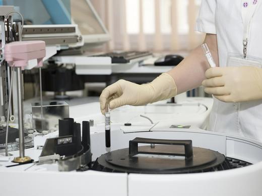 Sanofi oferă 9,3 miliarde de dolari pentru preluarea producătorului de medicamente pentru cancer Medivation