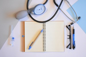 Finanțele iau în calcul eliminarea impozitului pe veniturile medicilor, pentru a opri exodul