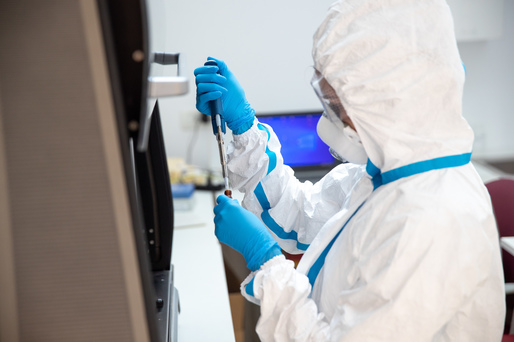 Analiză teste RT-PCR pentru diagnosticarea COVID-19 în Laboratoarele Regina Maria – Din 74.000 de teste procesate, 2% sunt pozitive