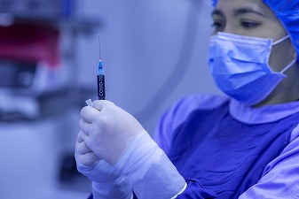 Puțin peste 10.500 persoane vaccinate în ultimele 24 de ore,  din care 7.658 cu prima doză