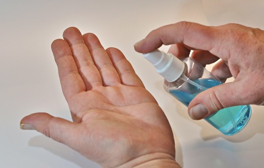 SUA - Teste arată că dezinfectanții pentru mâini conțin solvenți cancerigeni. FDA nu are autoritate să le retragă de pe piață