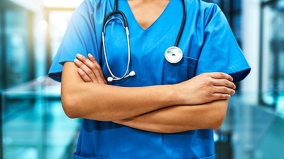 Deficitul global de asistente medicale este în creștere, în timp ce pandemia de Covid-19 intră în al treilea an