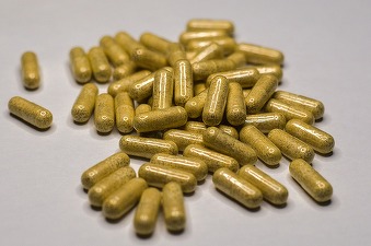 Johnson & Johnson și mari distribuitori de medicamente vor plăti 590 de milioane de dolari într-un acord cu triburile de nativi americani în cazul opioidelor