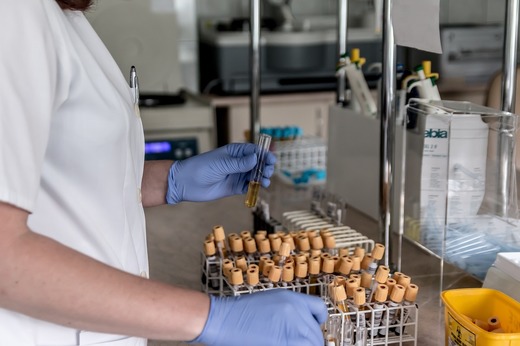 Tranzacție: FutureLife, implicat în reproducere asistată, preia pachetul majoritar al clinicii CytoGenomic Medical Laboratory 