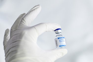 România împuternicește Bruxelles-ul să conteste la tribunal majorarea facturii UE pentru vaccinuri anti-COVID Astra Zeneca cu aproape 150 milioane euro