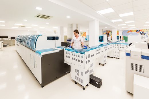 În laboratoarele Regina Maria, medicii specialiști fac echipă cu tehnologia ultra-performantă