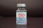 Moderna anunță rezultate bune pentru vaccinul său combinat care vizează COVID-19 și gripa