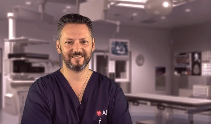 Gigi Becali, operat cu succes la nivelul coloanei cervicale de prof. dr. Ștefan Mindea. Intervenția a fost realizată în baza unei evaluări amănunțite și a folosit tehnici ultra minim invazive moderne