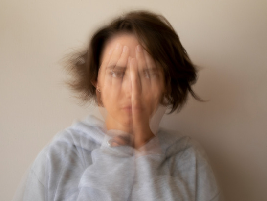 ADHD la adulți: fenomen ignorat în România. Semne, riscuri și ce arată qEEG înainte de diagnostic