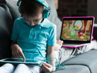 Copiii „hiper”: ADHD sau doar suprastimulare digitală? Cum îi înțelegem și cum îi putem ajuta