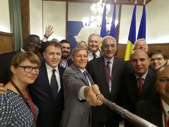 Lobbyștii lui Felix Tătaru, chiriași de 6 ani la Clotilde Armand: O mobilizare online ca în 2014 a fanilor USR l-ar păstra pe Cioloș premier