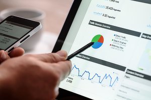 ANALIZĂ Piața de publicitate și-a revenit mai rapid după căderea severă din T2 cauzată de pandemie. Mediul digital din România va atrage 25% din bugetele de media până la sfârșitul anului 2023 