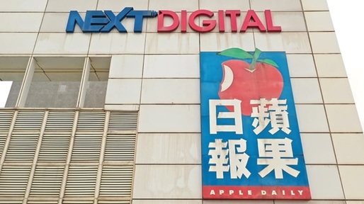Publicația pro-democrație Apple Daily din Hong Kong anunță că se închide, după înghețarea activelor în urma arestării mai multor directori