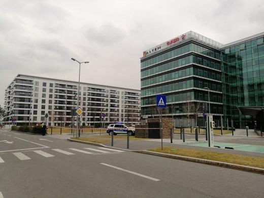 VIDEO Alertă cu bombă la sediul postului de radio Europa FM