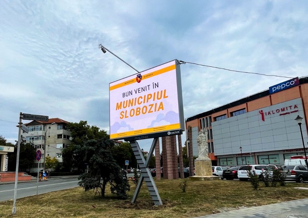 Slobozia pune prima caramida digitala: un ecran public pentru comunicarea cu cetatenii